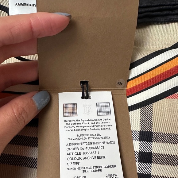 Burberry silk foulard - Picture 6 of 8